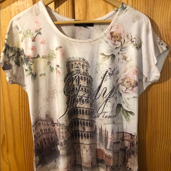 3 for $40 🤩 Red Coral Tunic - Picture 1 of 3